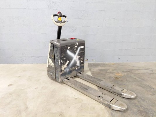 Transpalette accompagnant Crown WP3020-2.0