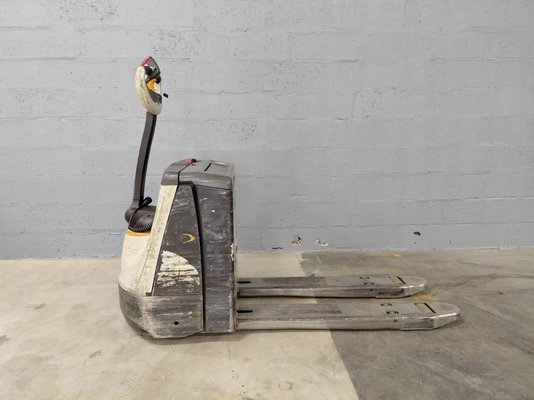 Transpalette accompagnant Crown WP3020-2.0