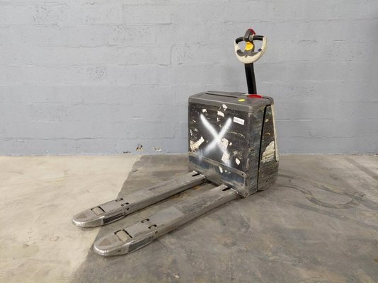 Transpalette accompagnant Crown WP3020-2.0