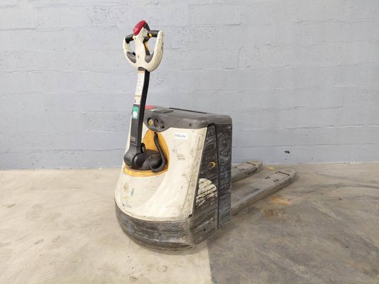 Transpalette accompagnant Crown WP3020-2.0