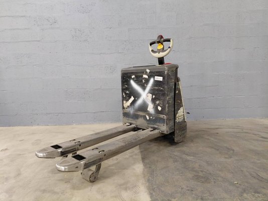 Transpalette accompagnant Crown WP3020-2.0