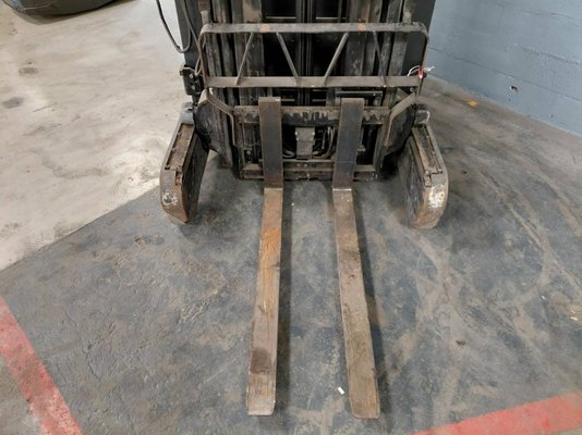 Chariot à mât rétractable Caterpillar NR14N