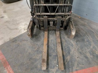 Chariot à mât rétractable Caterpillar NR14N