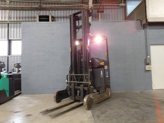 Chariot à mât rétractable Caterpillar NR14N