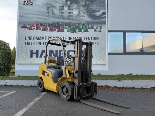 Chariot élévateur frontal 4 roues Caterpillar GP25N