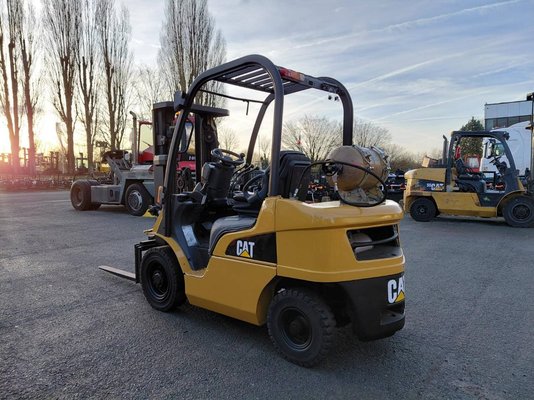 Chariot élévateur frontal 4 roues Caterpillar GP25N