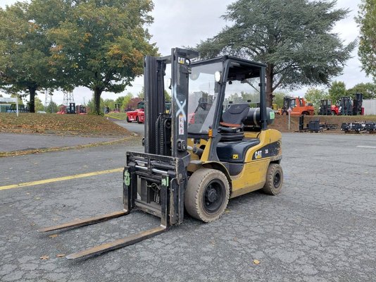 Chariot élévateur frontal 4 roues Caterpillar GP30NTD