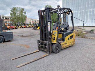 Chariot élévateur frontal 3 roues Caterpillar EP18NT