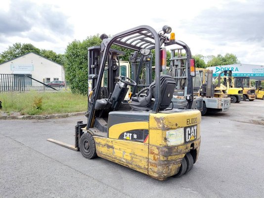 Chariot élévateur frontal 3 roues Caterpillar EP18NT