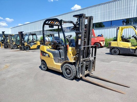 Chariot élévateur frontal 4 roues Caterpillar GP18N