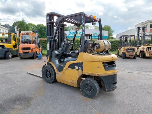 Chariot élévateur frontal 4 roues Caterpillar GP25N