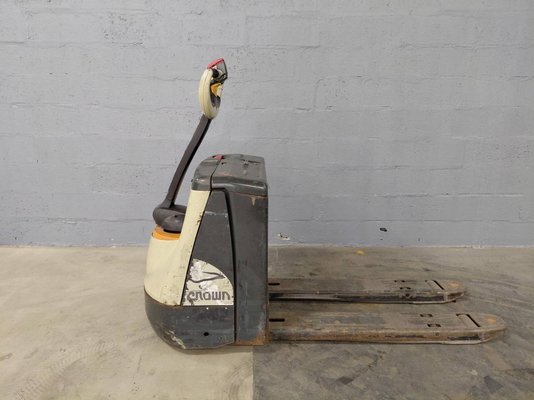 Transpalette accompagnant Crown WP3020-2.0