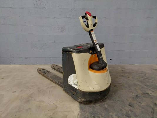 Transpalette accompagnant Crown WP3020-2.0