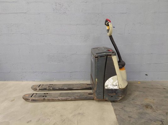 Transpalette accompagnant Crown WP3020-2.0