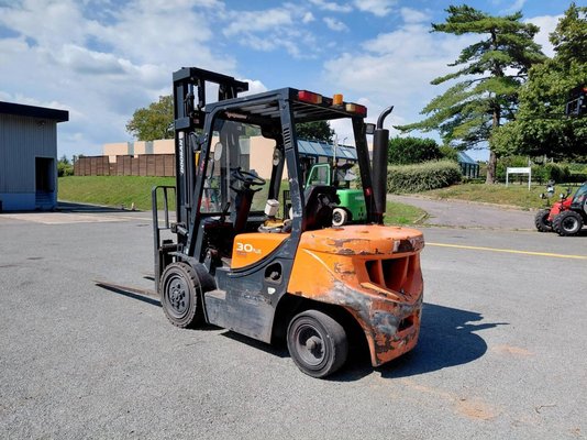 Chariot élévateur frontal 4 roues Doosan D30GP