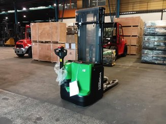 Gerbeur accompagnant Hangcha CDD16-XT1-SIL