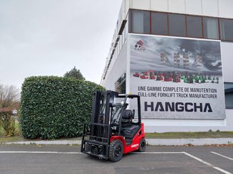 Chariot élévateur frontal 4 roues Hangcha XF25D-2 (CPCD25-X2H7F1)