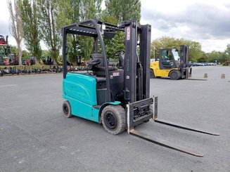 Chariot élévateur frontal 4 roues Hyster J2.50XM