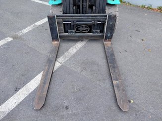 Chariot élévateur frontal 4 roues Hyster J2.50XM