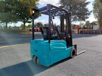 Chariot élévateur frontal 3 roues Yale ERP18VTL