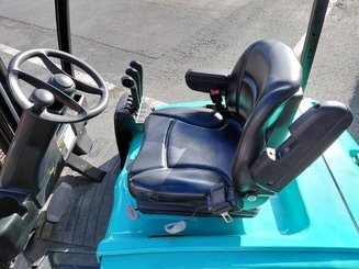 Chariot élévateur frontal 3 roues Yale ERP18VTL