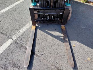 Chariot élévateur frontal 3 roues Yale ERP18VTL