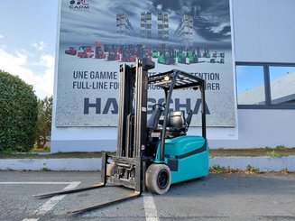 Chariot élévateur frontal 3 roues Yale ERP18VTL