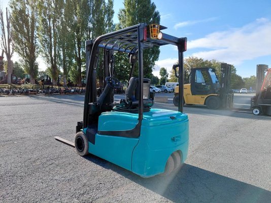 Chariot élévateur frontal 3 roues Yale ERP18VTL