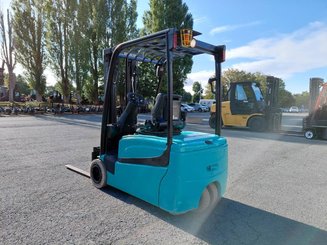 Chariot élévateur frontal 3 roues Yale ERP18VTL