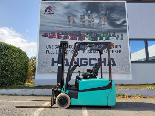 Chariot élévateur frontal 3 roues Yale ERP18VTL