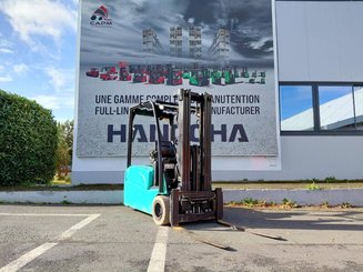Chariot élévateur frontal 3 roues Yale ERP18VTL