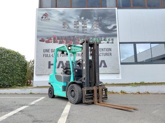 Chariot élévateur frontal 4 roues Yale GDP25VX