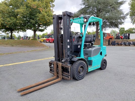 Chariot élévateur frontal 4 roues Yale GDP25VX