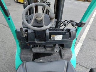 Chariot élévateur frontal 4 roues Yale GDP25VX