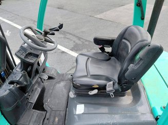 Chariot élévateur frontal 4 roues Yale GDP25VX