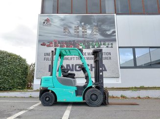 Chariot élévateur frontal 4 roues Yale GDP25VX