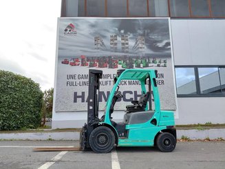 Chariot élévateur frontal 4 roues Yale GDP25VX