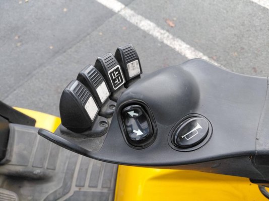 Chariot élévateur frontal 4 roues Yale GDP25VX