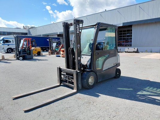 Chariot élévateur frontal 4 roues Yale ERP30VL