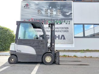 Chariot élévateur frontal 4 roues Yale ERP30VL