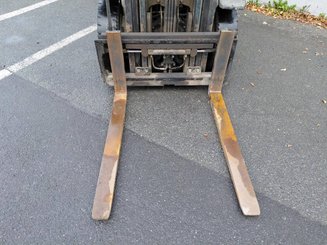 Chariot élévateur frontal 4 roues Yale GLP25VX