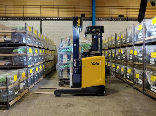 Chariot à mât rétractable Yale MR10E