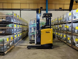 Chariot à mât rétractable Yale MR10E