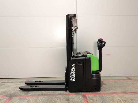 Gerbeur accompagnant Hangcha CDD16-XT1-SIL