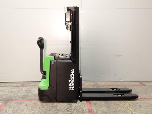 Gerbeur accompagnant Hangcha CDD16-XT1-SIL