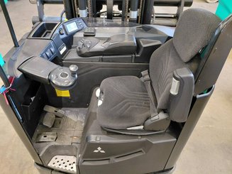Chariot à mât rétractable multidirectionnel Mitsubishi RBM25N2