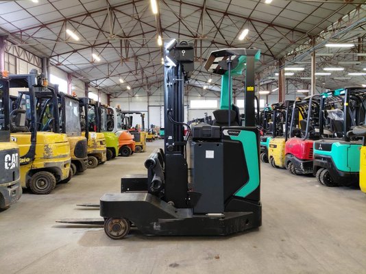 Chariot à mât rétractable multidirectionnel Mitsubishi RBM25N2