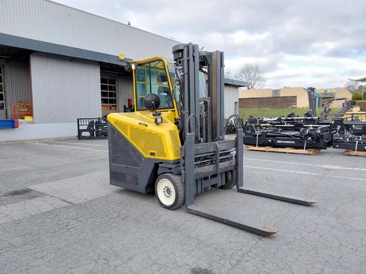 Chariot élévateur latéral multidirectionnel Combilift C4000